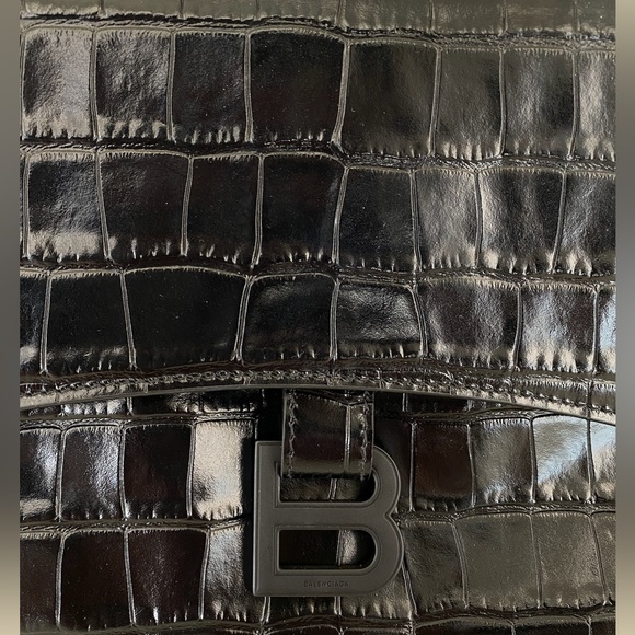 Balenciaga Shiny Calfskin Crocodile Embossed Hourglass Chain - Picture 4 of 4